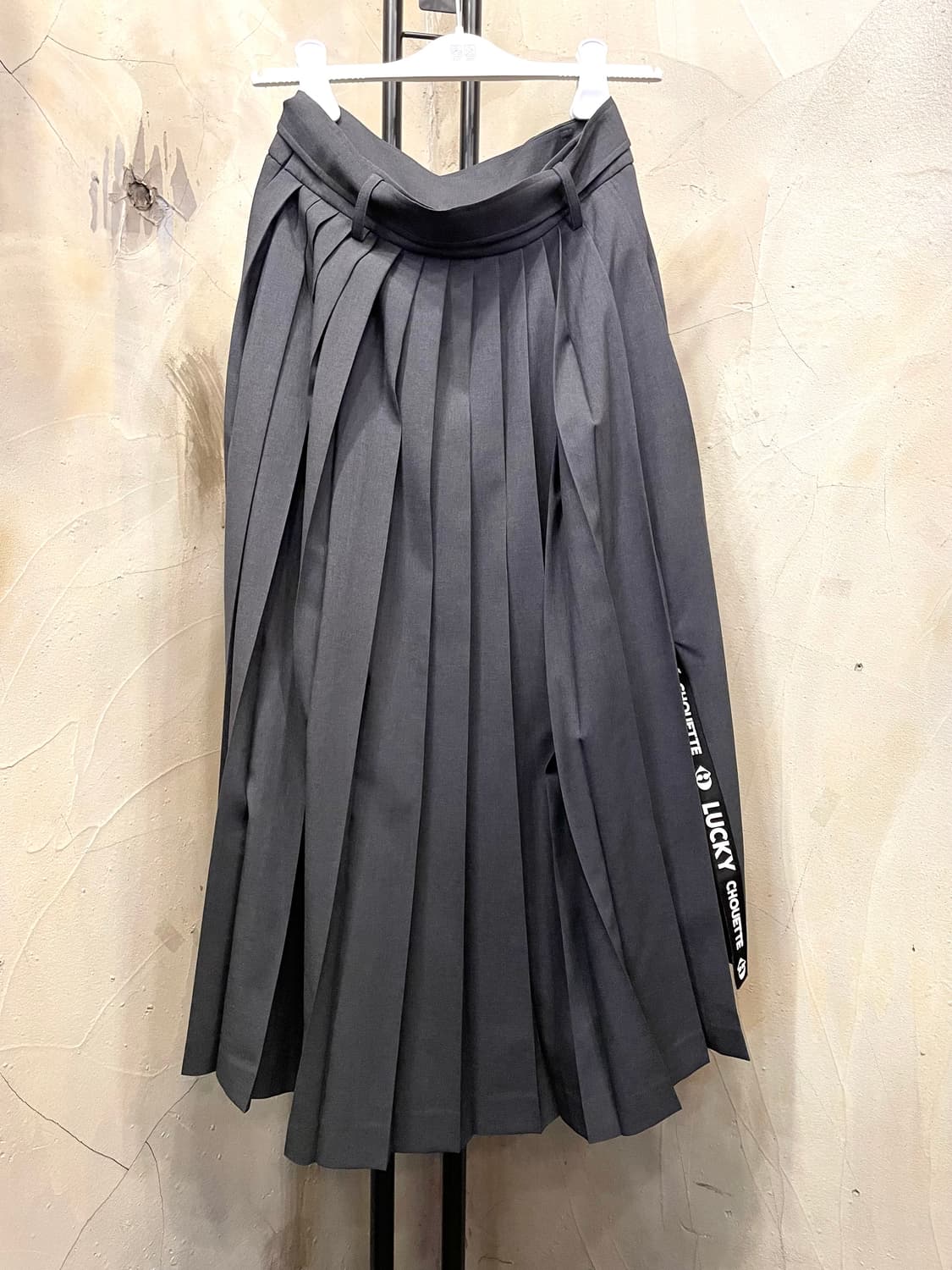 럭키슈에뜨 벨티드 플리츠 롱스커트 55~66 상품이미지3