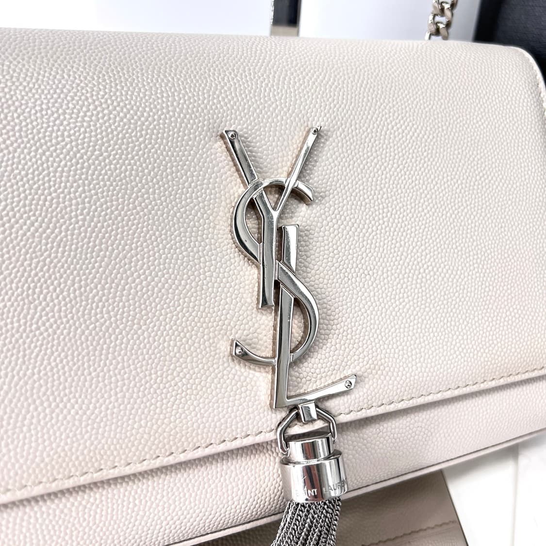 [감정완료] 생로랑 태슬 케이트 체인 숄더백 화이트 (474366) 상품이미지5