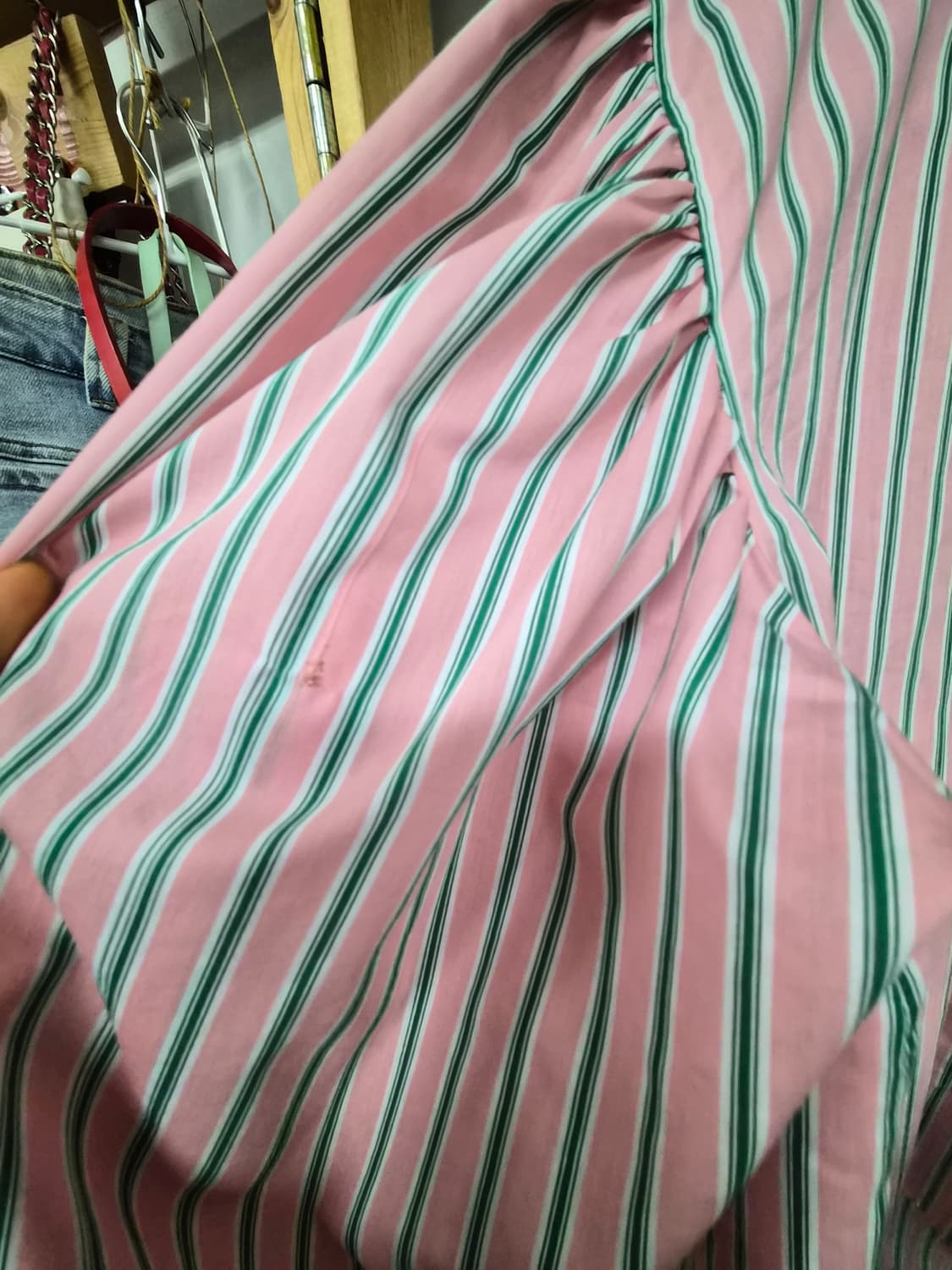 벌룬 스트라이프 셔츠. 2.코스 그린 핀턱 세미배기팬츠 상품이미지3