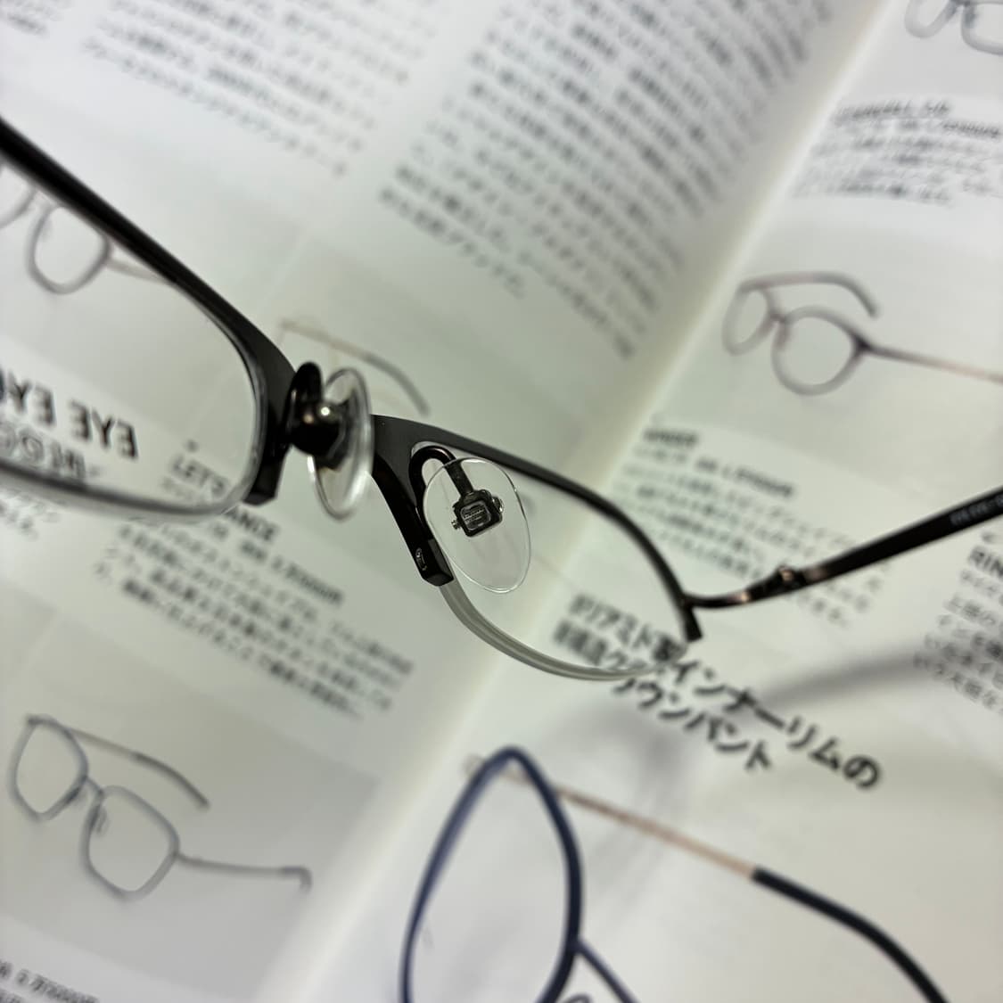 EYE EYE DENMARK 덴마크 티타늄 다크 브라운 반무테 안경 상품이미지6