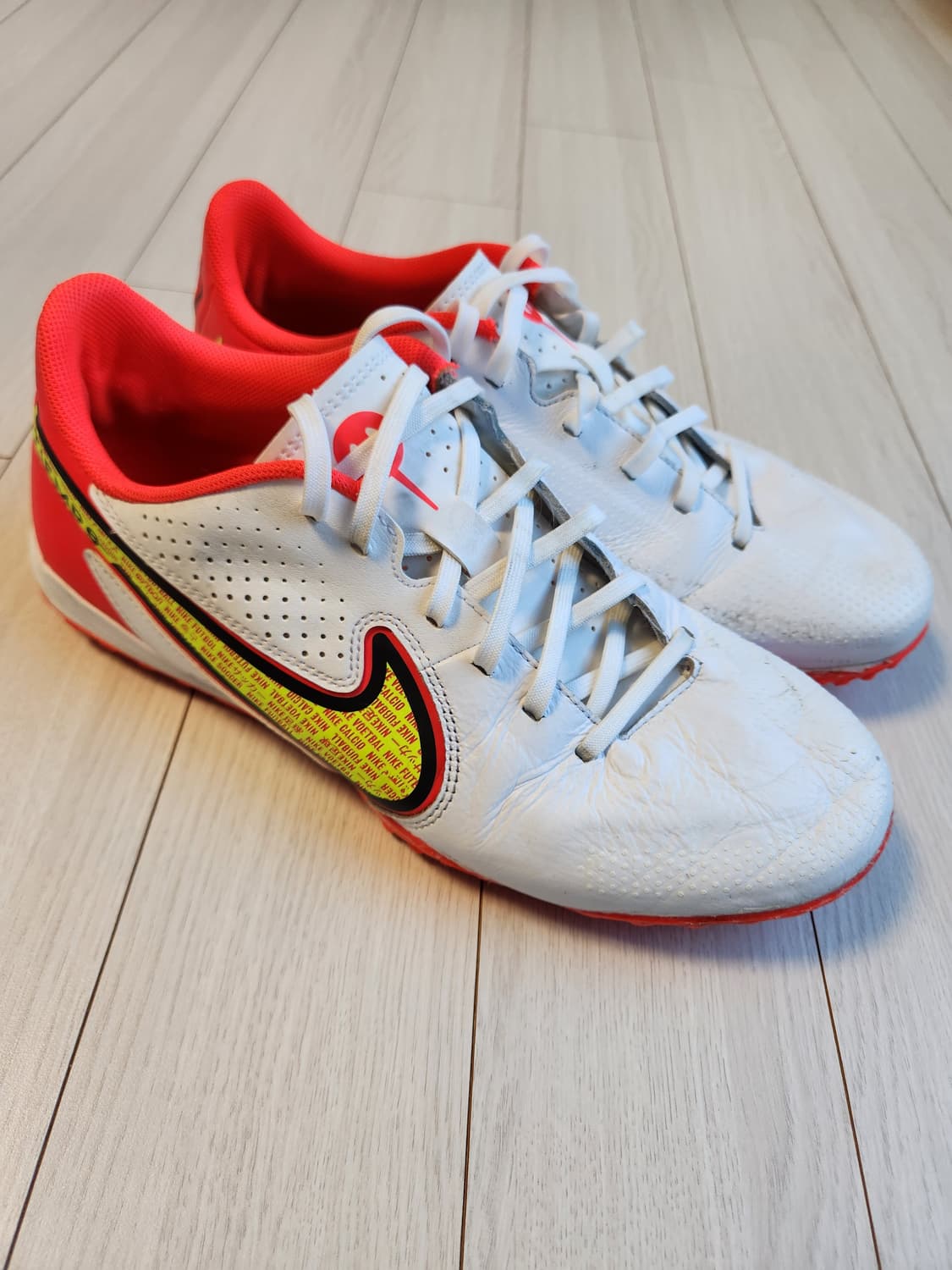 나이키 티엠포 레전드 9 아카데미 TF DA1191-176 사이즈265
 상품이미지3