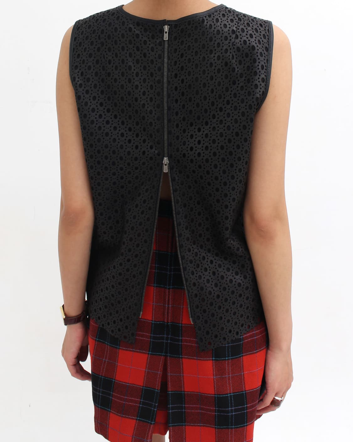 띠어리 Theory 리얼 양가죽 펀칭 나시 슬리브리스 지퍼 블라우스 상품이미지10