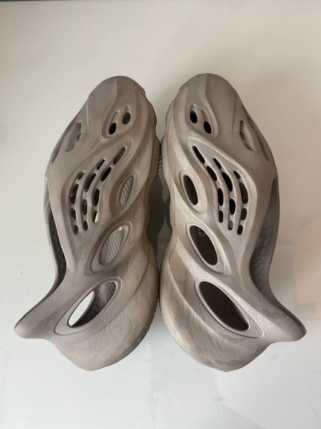 아디다스 이지 폼러너 스톤세이지 275 상품이미지1