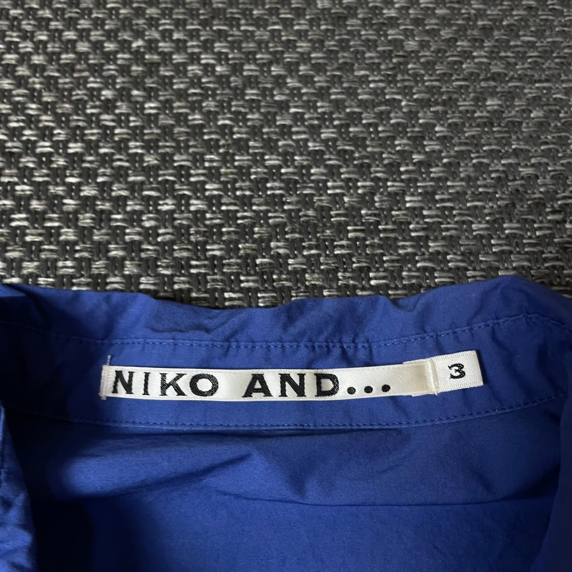 니코앤드 코발트블루 원포켓 박시핏 긴팔 셔츠 3 상품이미지4