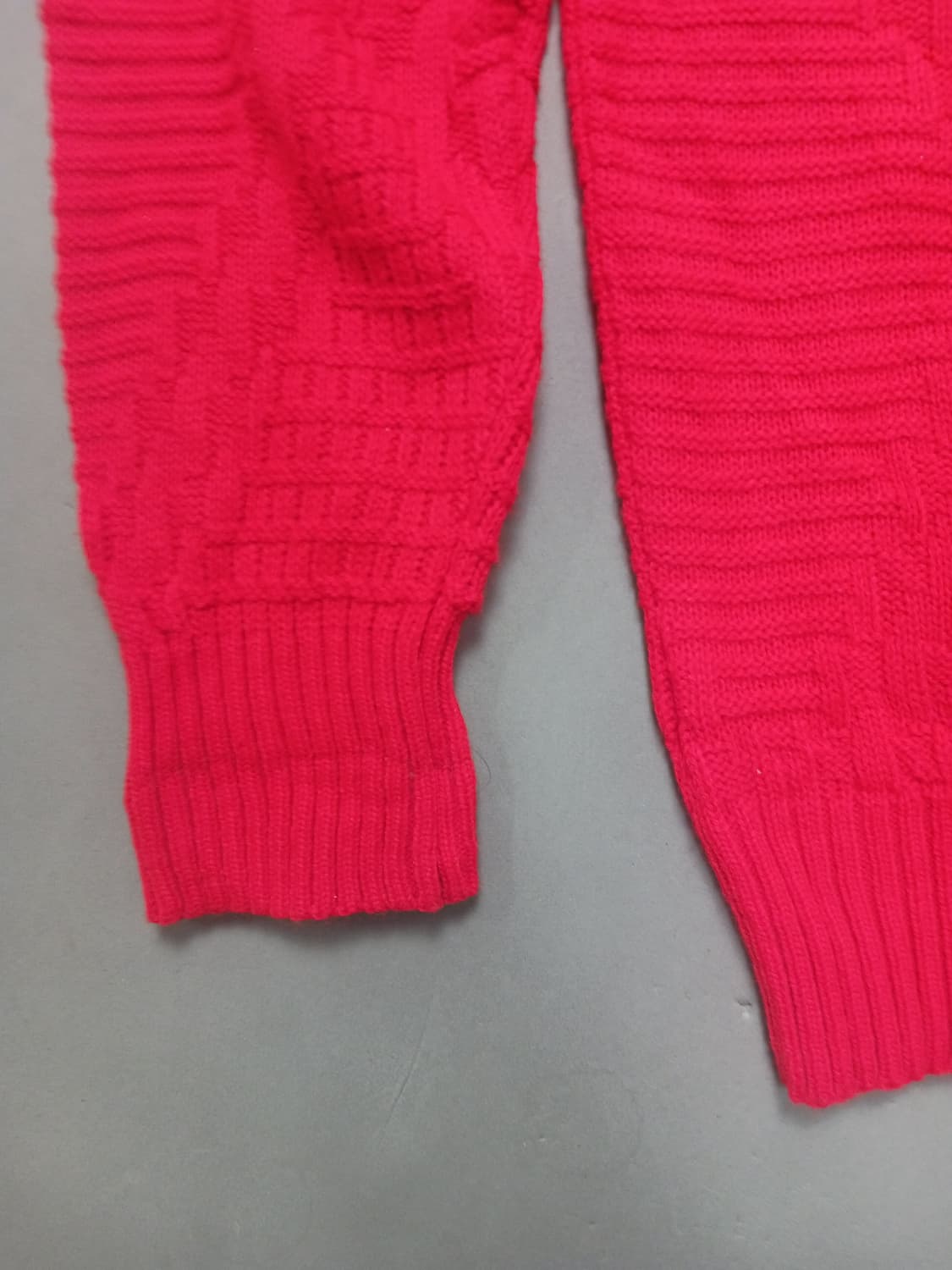 [L] 익스프레션스 레드 패턴 브이넥 니트 스웨터 상품이미지9