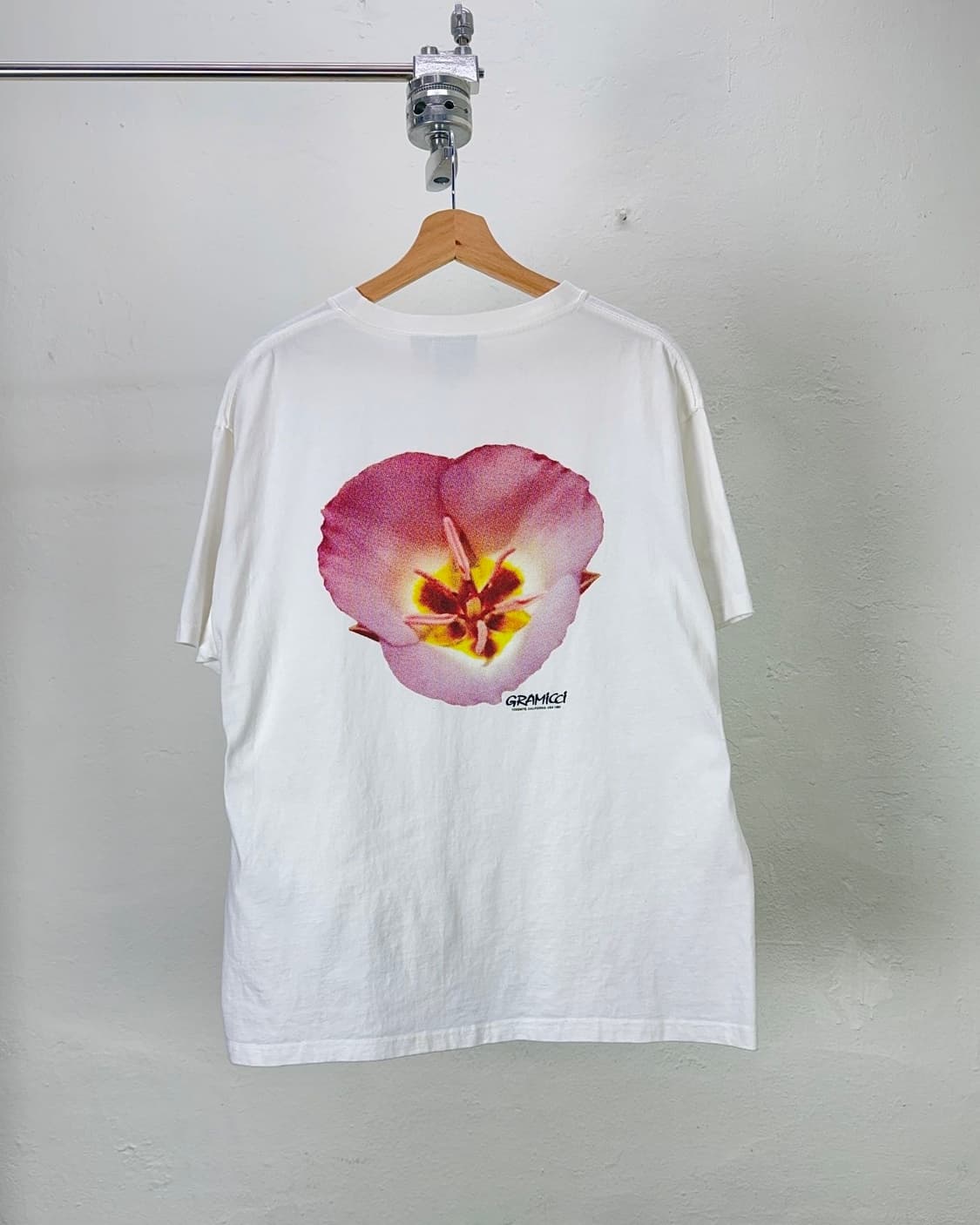 그라미치 화이트 플라워 루즈핏 하프 티셔츠 상품이미지1