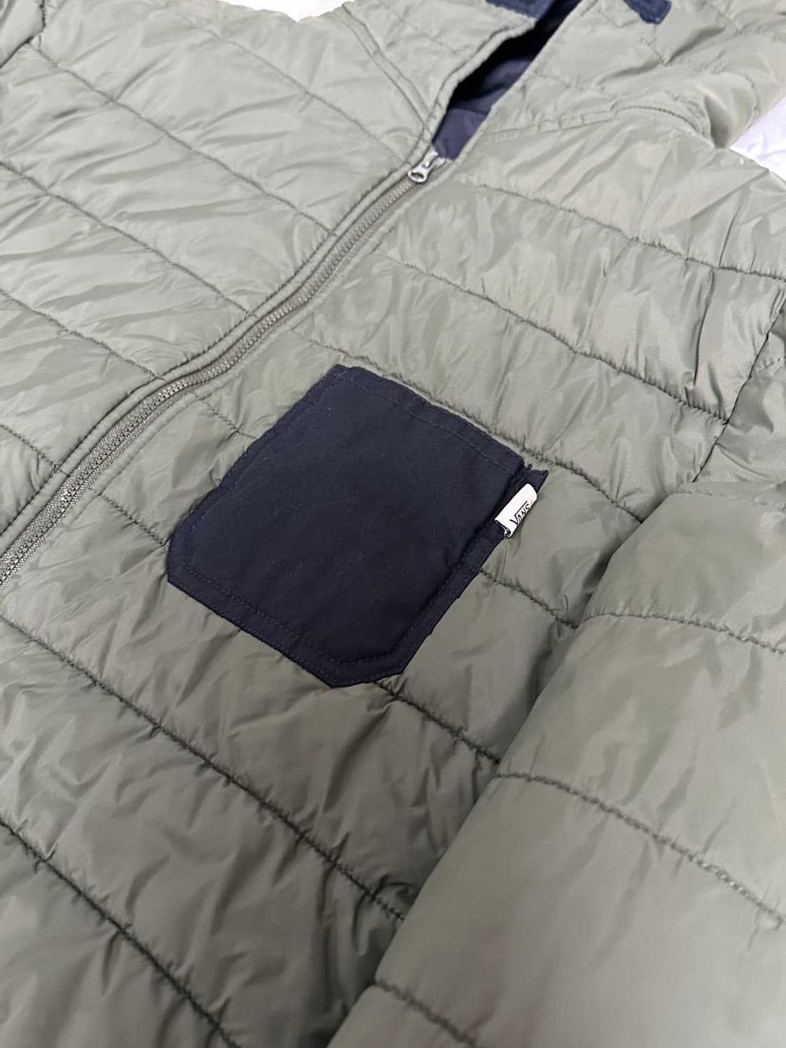 CP맛 반스 카키 경량패딩 라지 상품이미지4