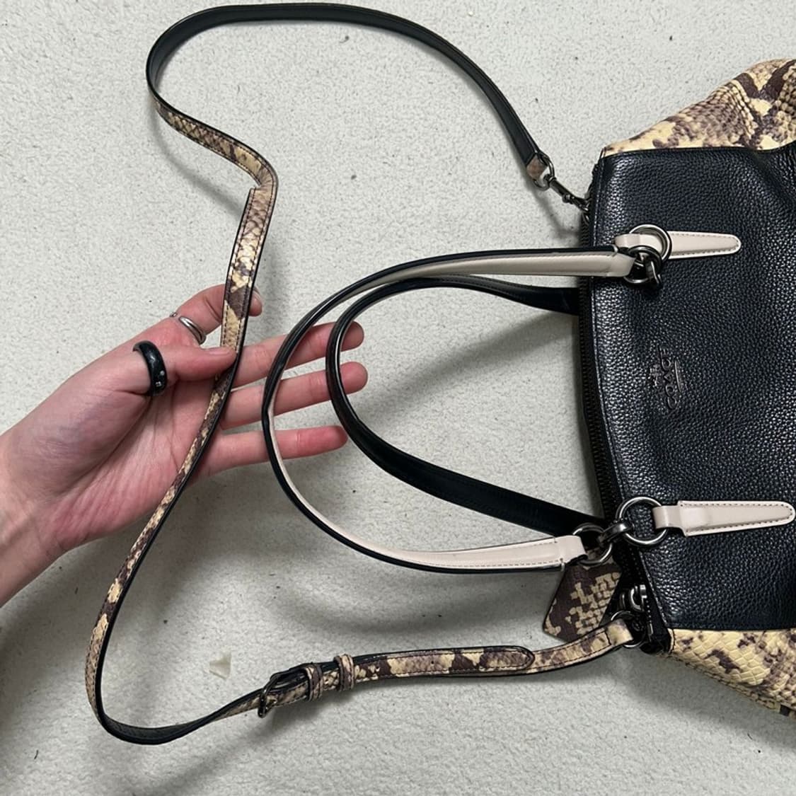 코치 스몰 크리스티 캐리올 숄더백 상품이미지4