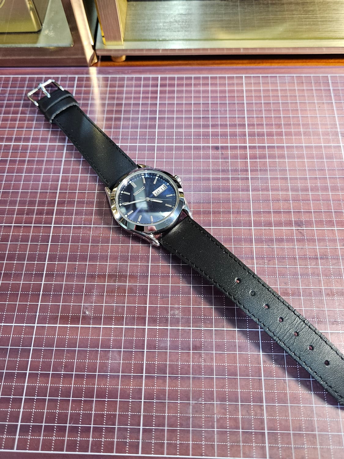 세이코 심플 클래식 라운드 데이데이트 쿼츠 시계 상품이미지5