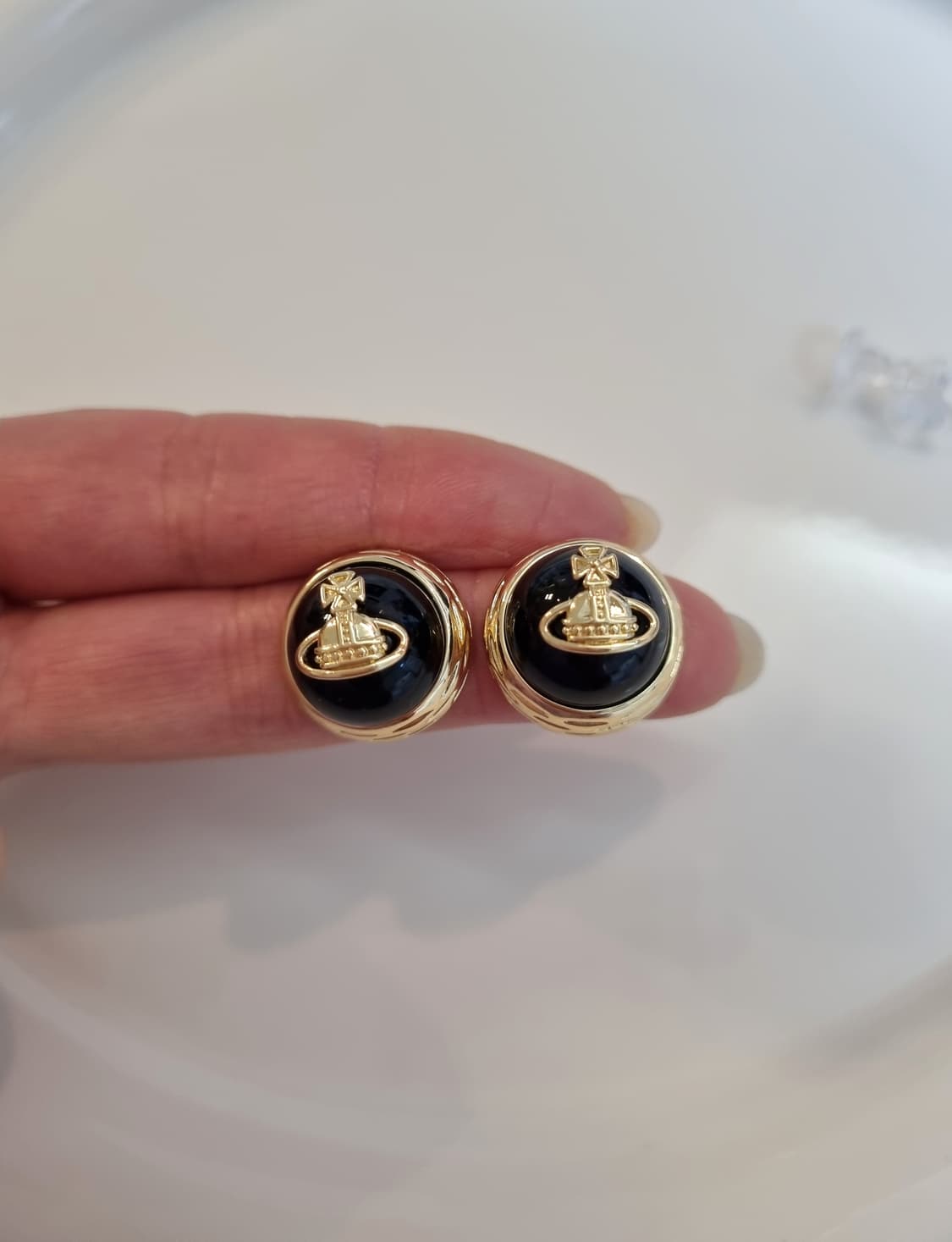 비비안웨스트우드 업사이클링 블랙 엔틱 단추 귀걸이 상품이미지6