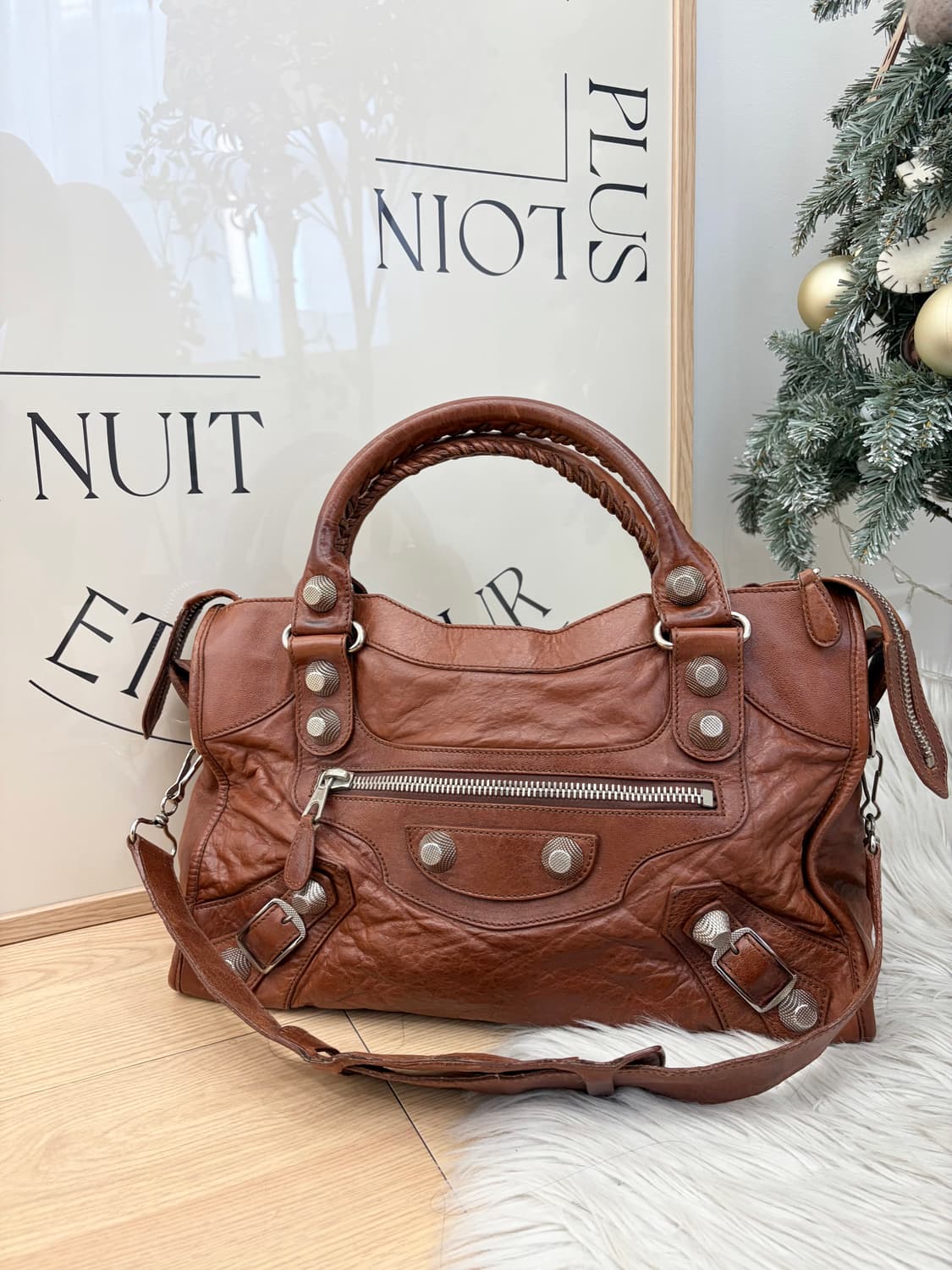 [A 정품] 발렌시아가 자이언트 시티 모터백 미디움 브라운 상품이미지1