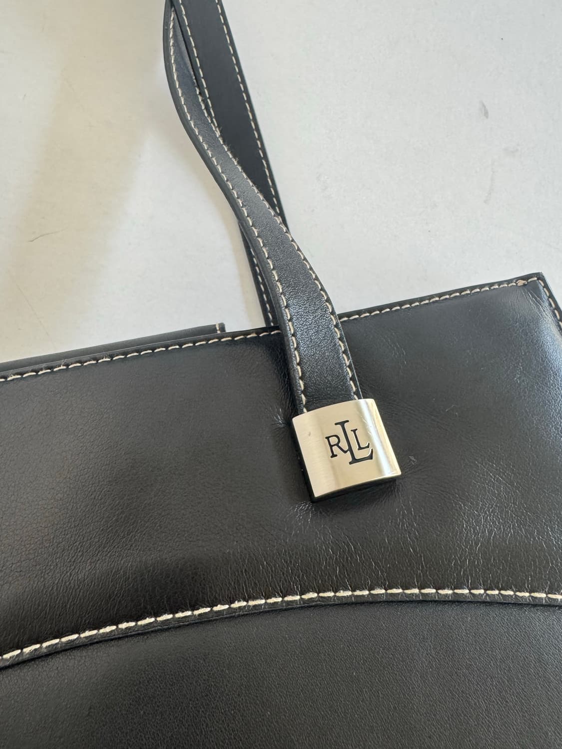 랄프로렌 화이트 스티치 가죽 숄더백 상품이미지7