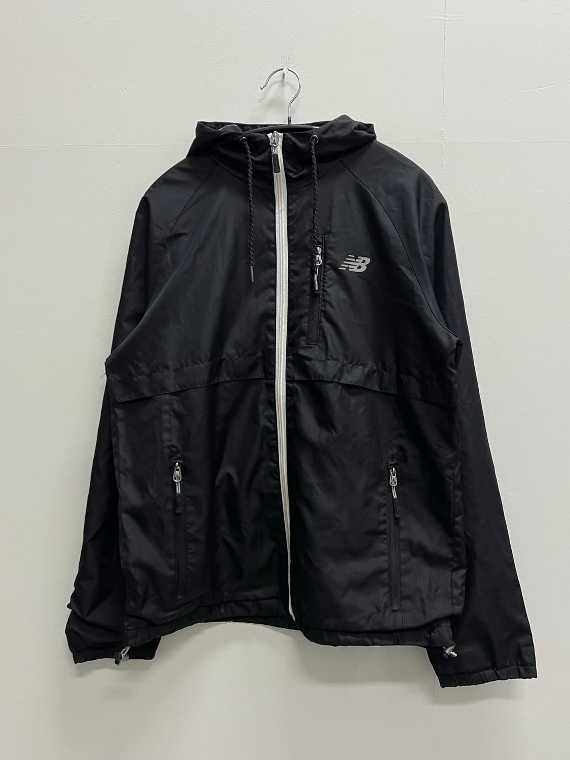 뉴발란스 리플렉티브 바람막이 자켓 블랙 상품이미지2