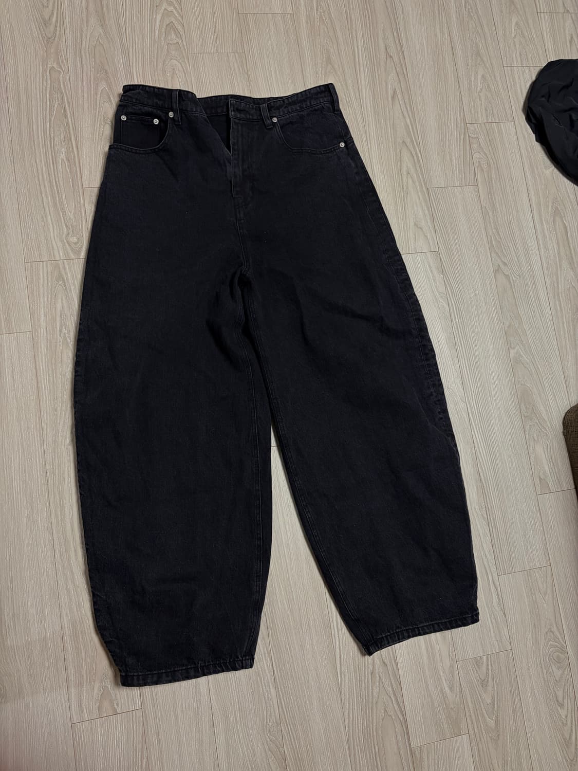 쿠어 엠보 워시드 딥 커브드 데님 팬츠 블랙 L 상품이미지3