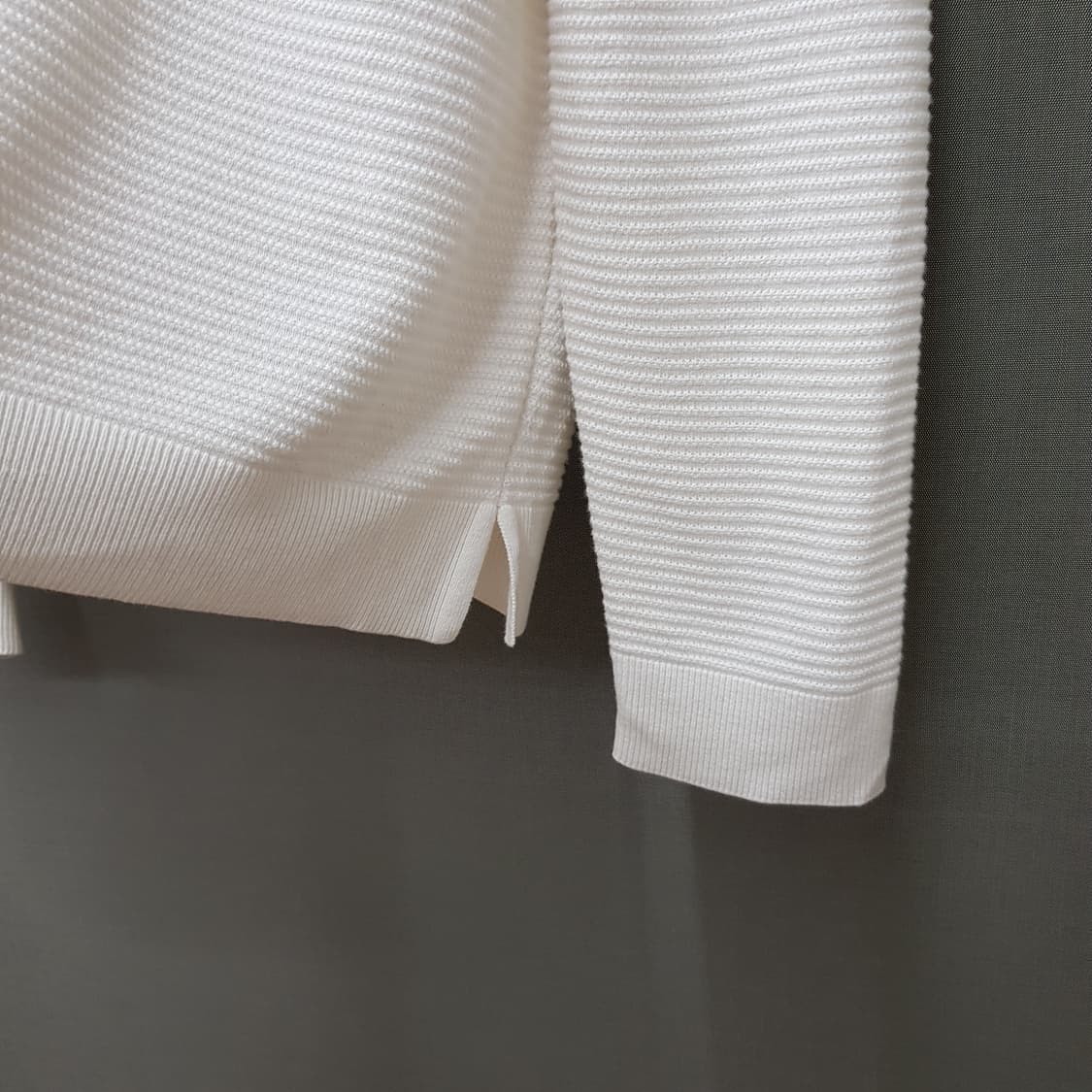 솔리드옴므 2023 립조직 라운드 니트 105사이즈 상품이미지4