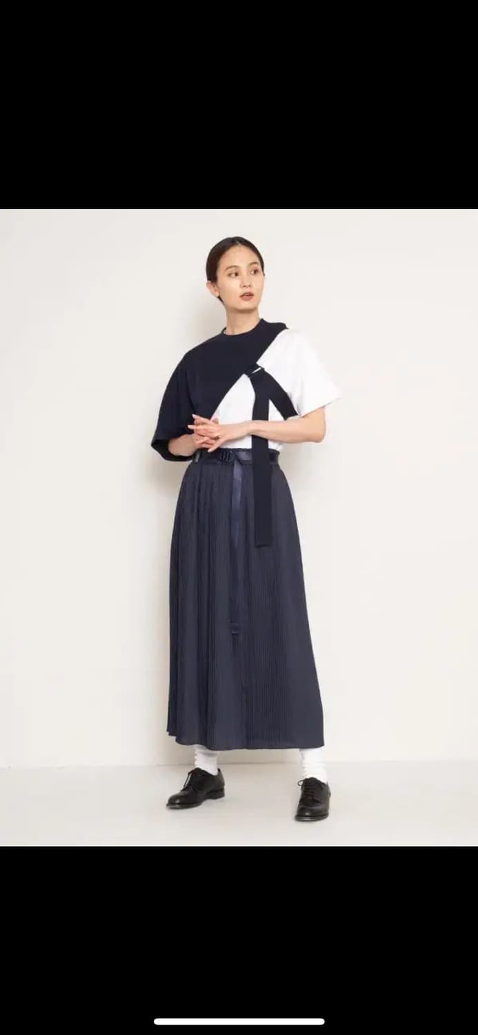 Hyke 하이크 ASYMMETRIC SWEATER TOP 상품이미지3