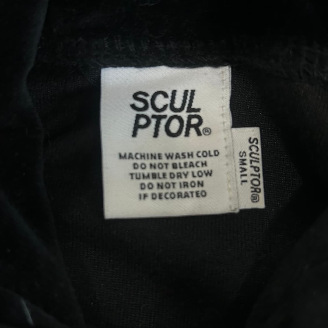 Sculptor 스컬프터 그레이 로고 블랙 벨벳 크롭 후드티 상품이미지5