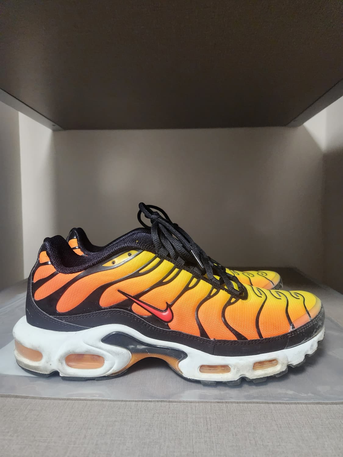 에어맥스 플러스 브라이트 세라믹 앤 투어 옐로우 상품이미지3
