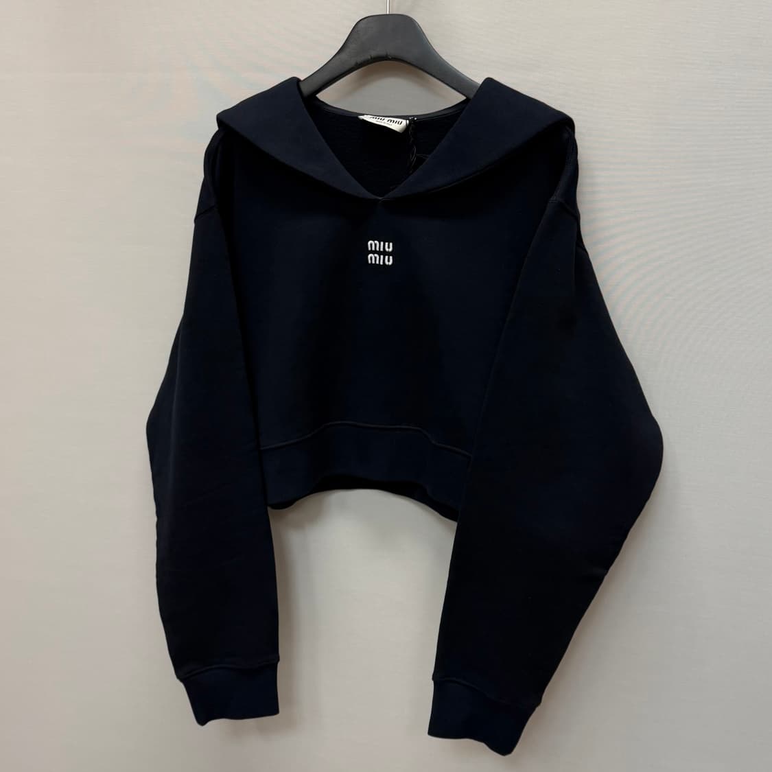 미우미우 로고 코튼 크롭 맨투맨 (크롭 오버핏 ) 상품이미지3