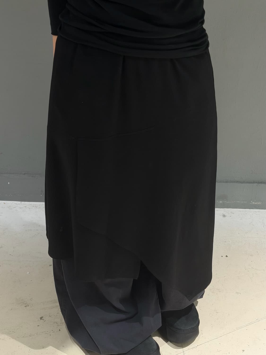 diagonal cutting asymmetric skirt 상품이미지2