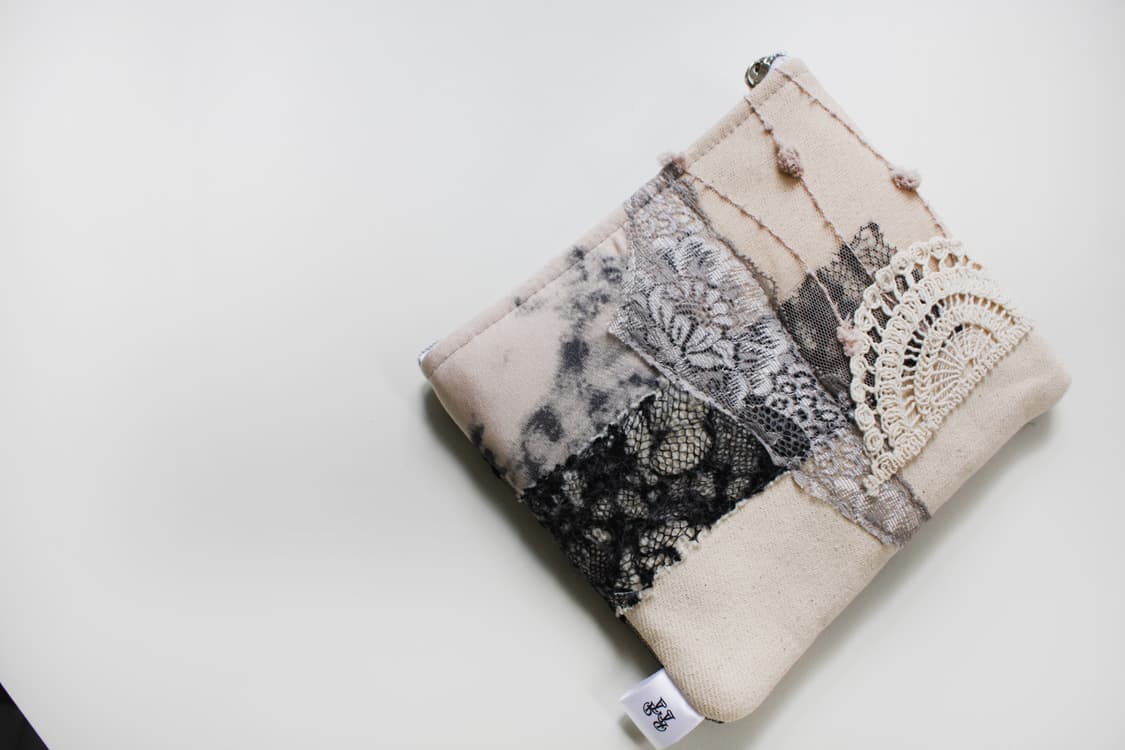 Bloom & Shadow Pouch 상품이미지2