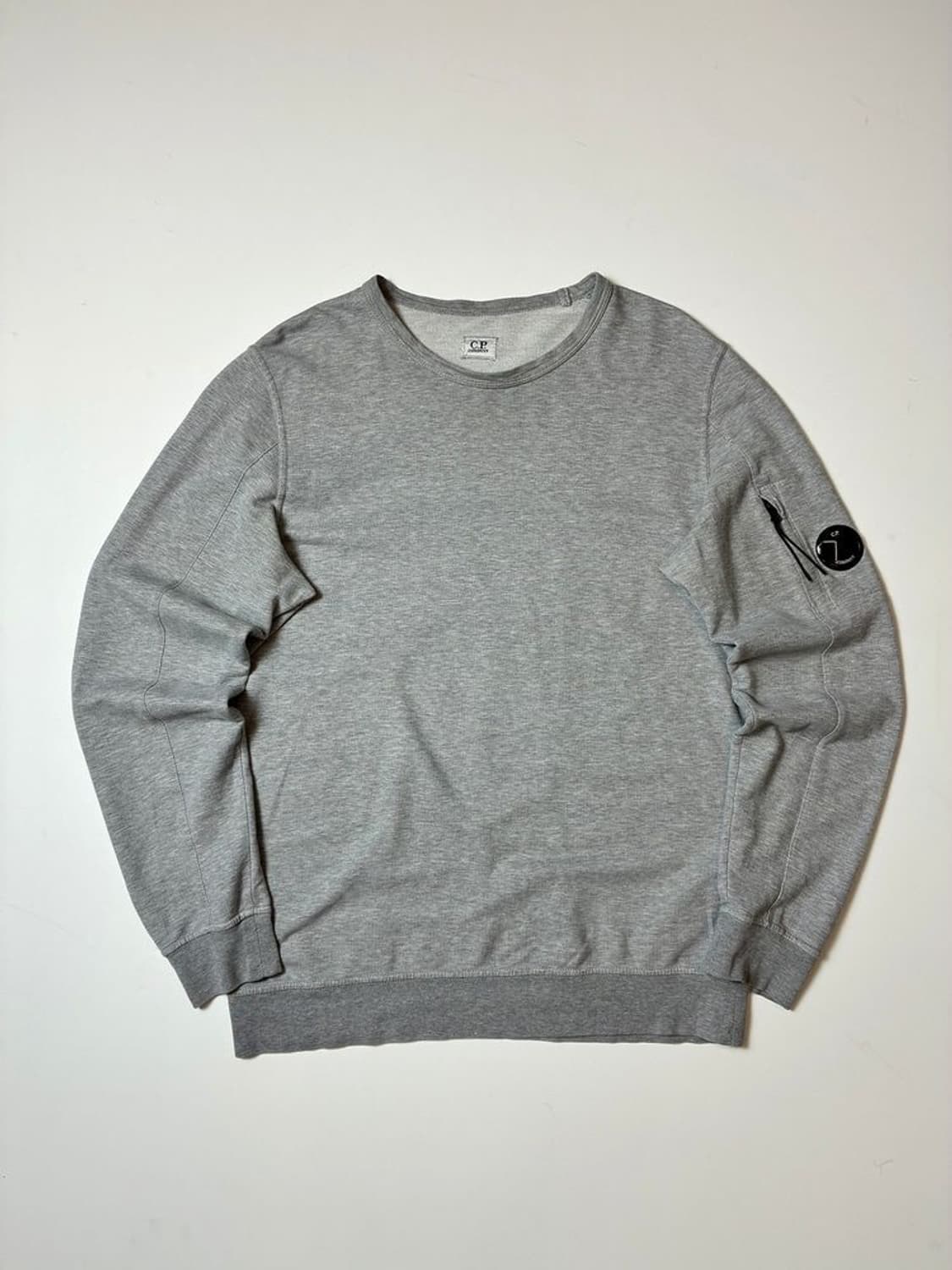 C.P.컴퍼니 다이애그널 렌즈 와펜 롱 슬리브 PN9120 상품이미지1