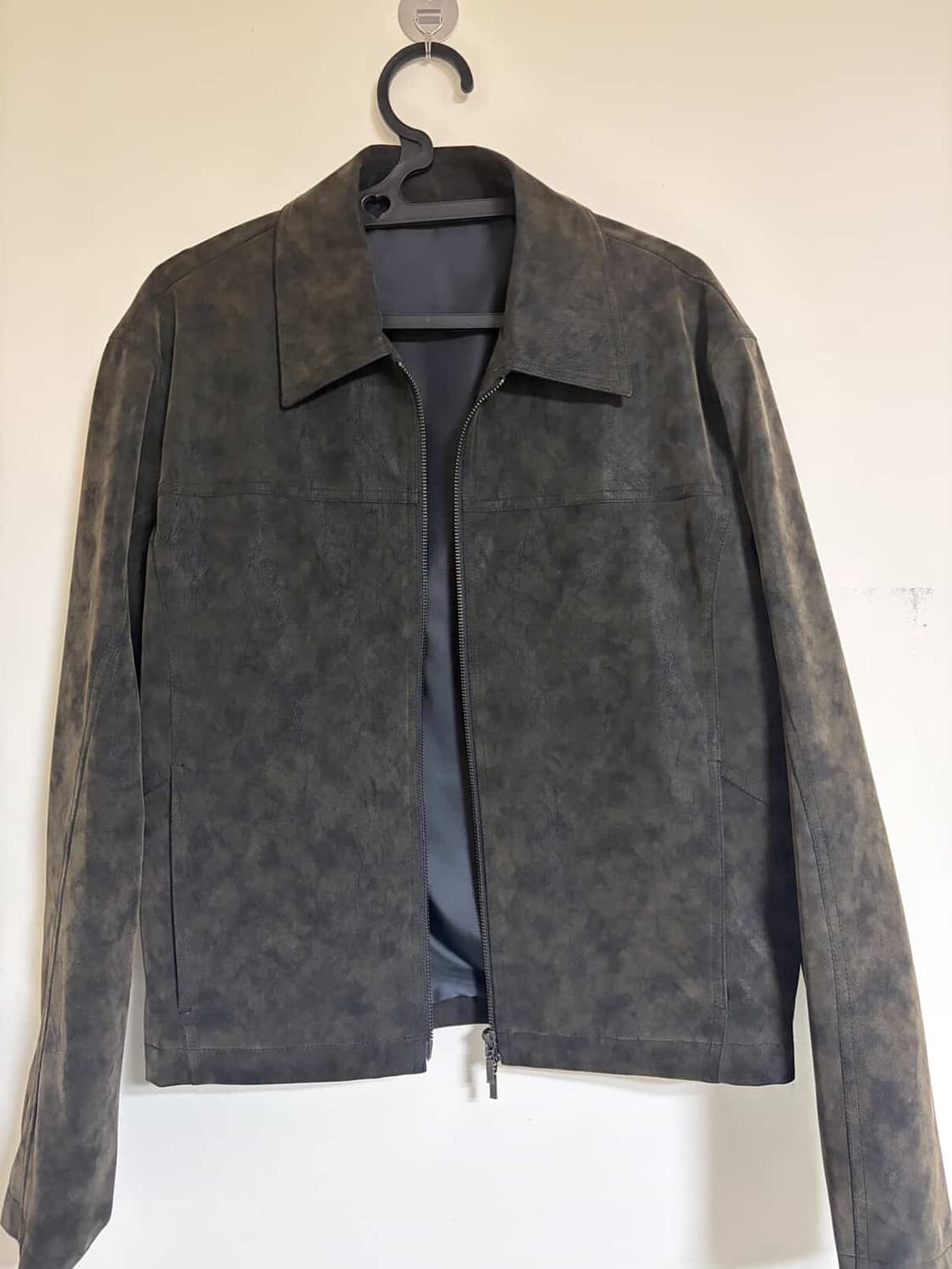 COOR 페이크 스웨이드 커브 라인 점퍼 (블랙브라움) 상품이미지1