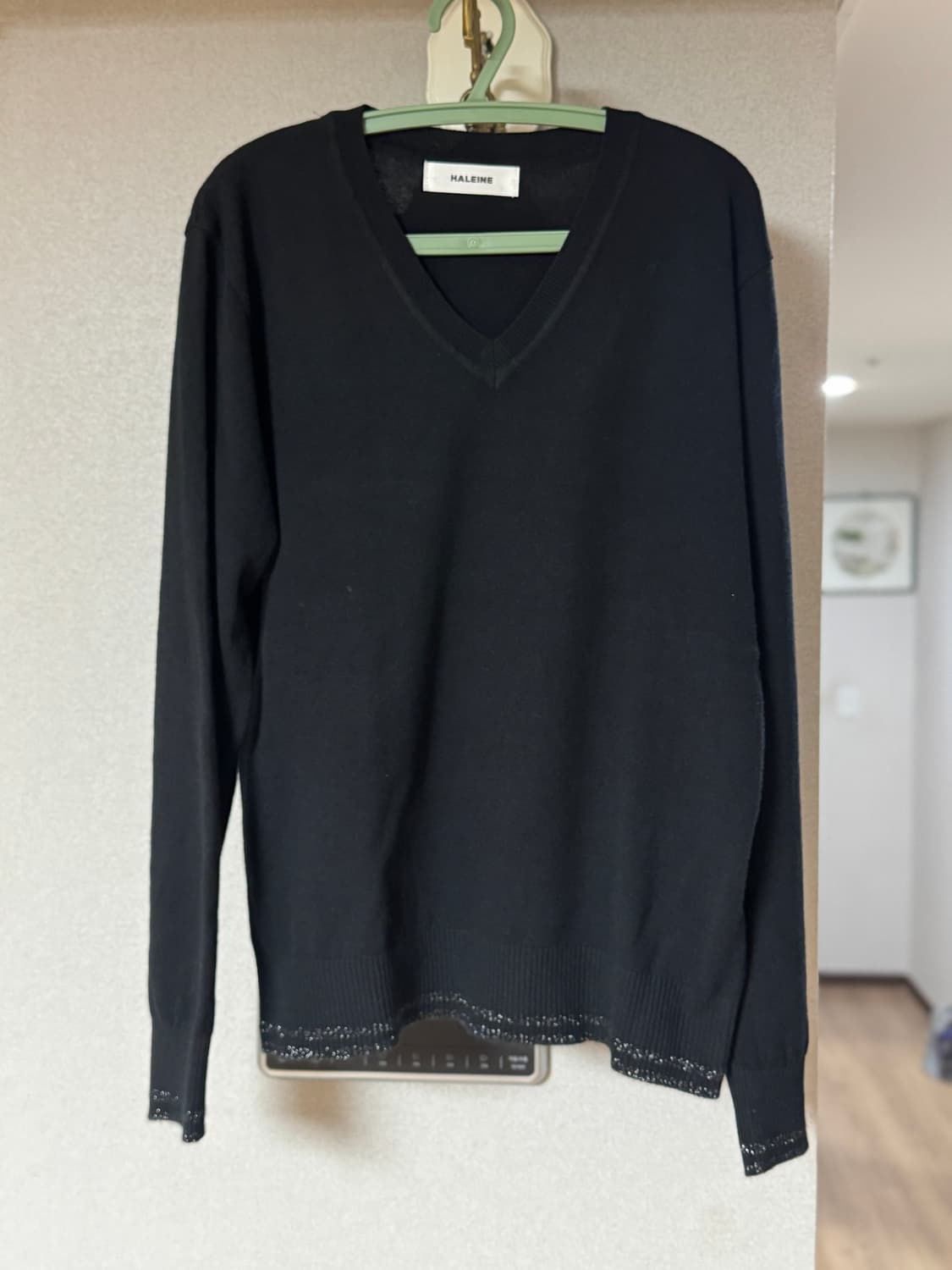 알렌느 메탈릭 V넥 니트 블랙 새상품 3사이즈 판매  상품이미지1