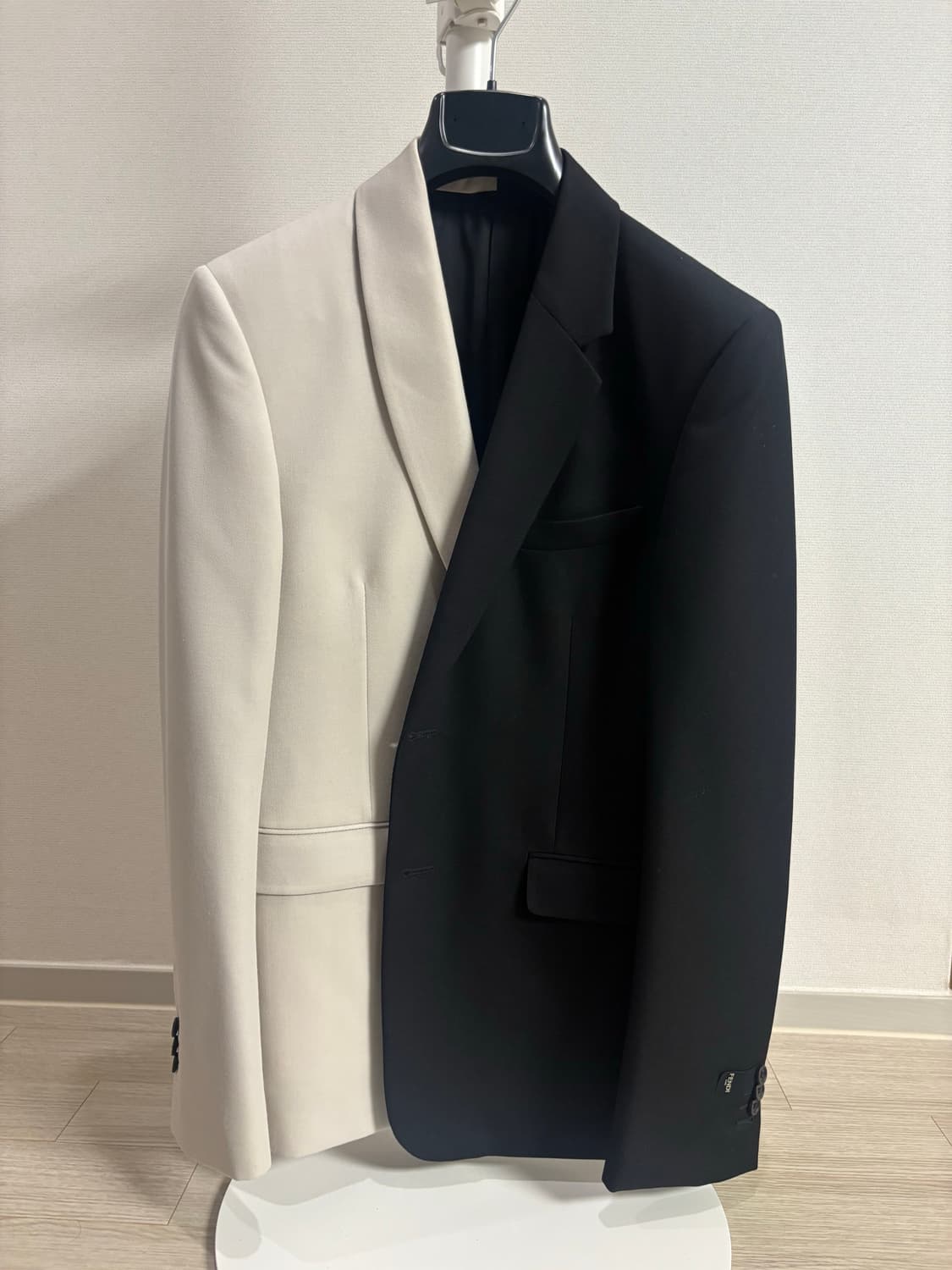 fendi black and off-white wool bicolor b 상품이미지2