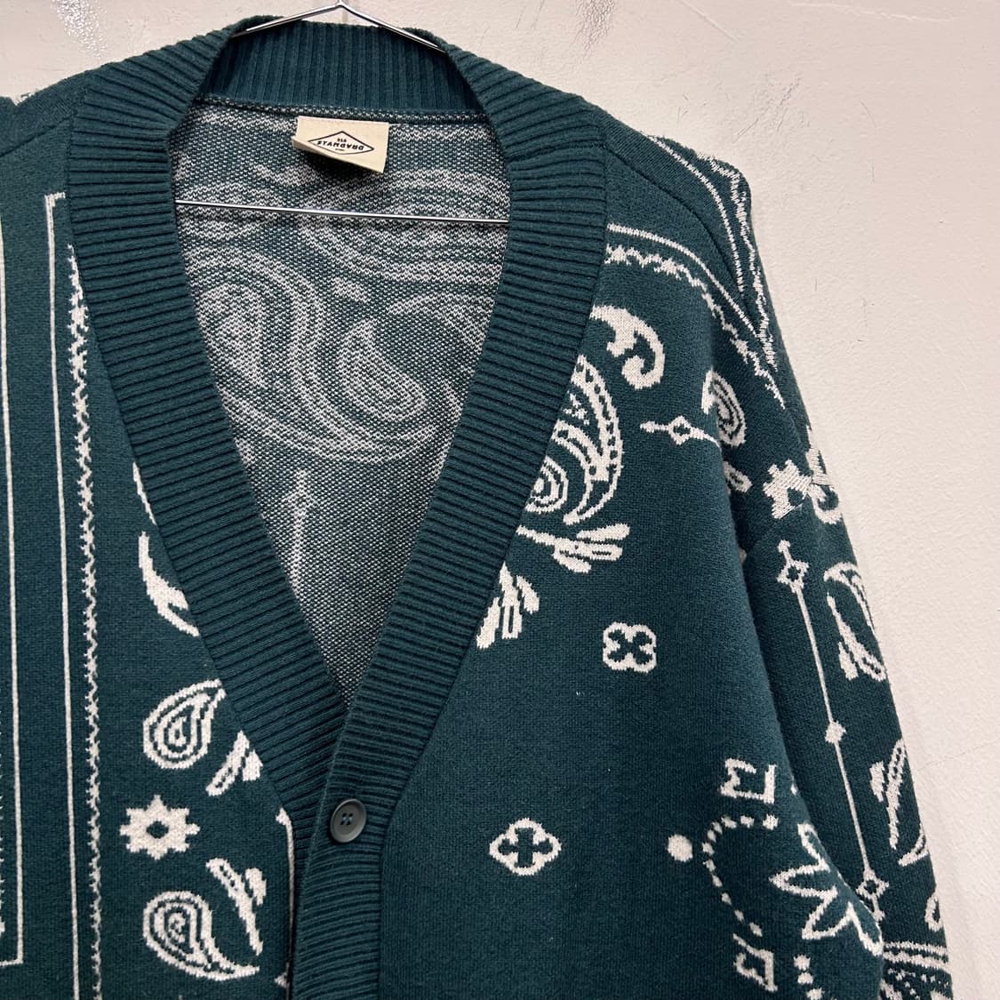 316스탠다드 페이즐리 패턴 브이넥 니트 가디건 상품이미지1