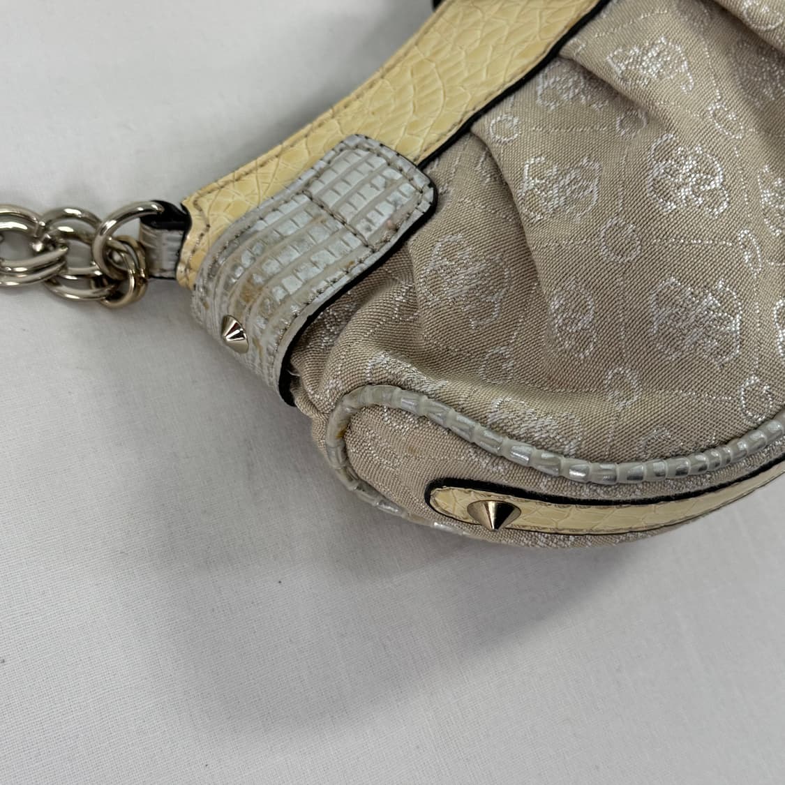 GUESS 게스 큐빅로고 미니 핸드백  상품이미지5