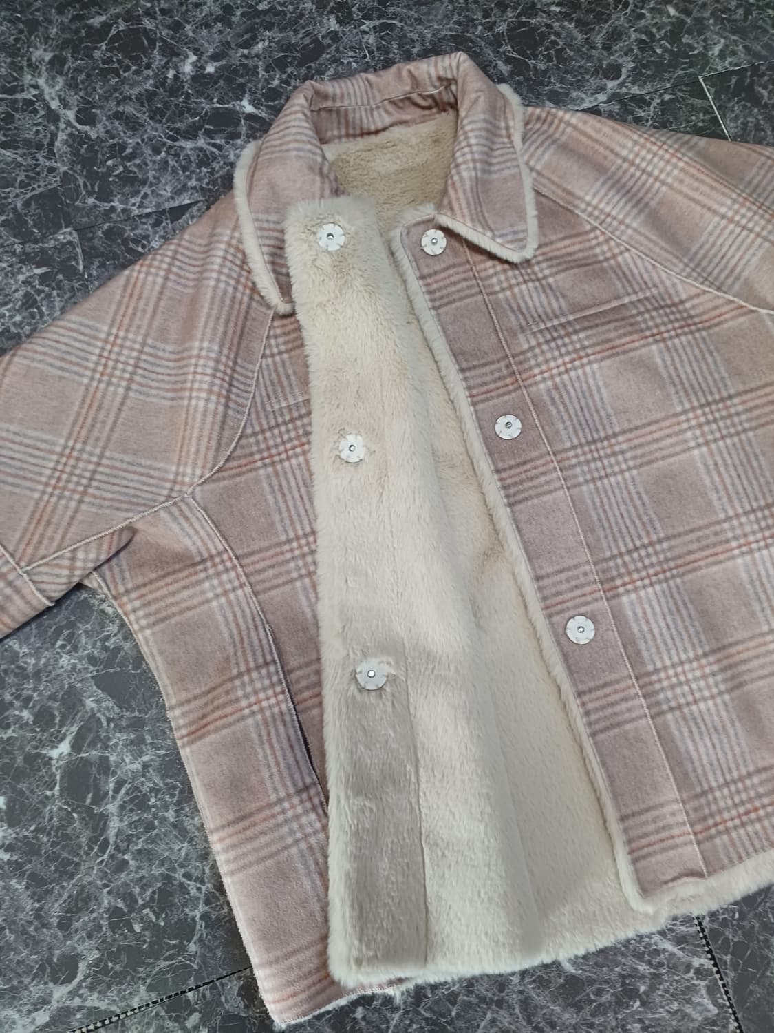 포근한 체크 털자켓 — 겨울 감성 데일리 아우터
 상품이미지6