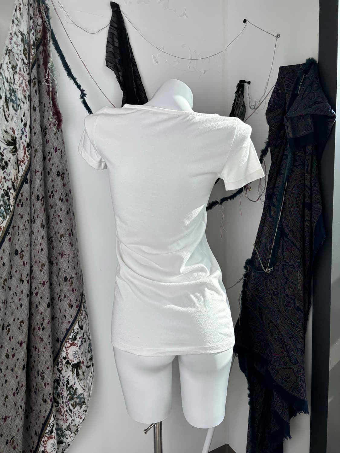 Y2k 아이보리 섀도 프린팅 티 상품이미지2