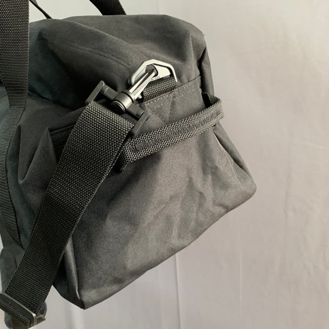EASTPAK 이스트팩 폴드 어웨이 크로스 더플백 가방 상품이미지4