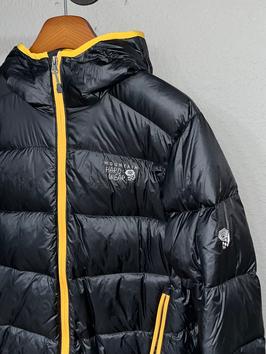 마운틴하드웨어 배색 패딩 상품이미지2