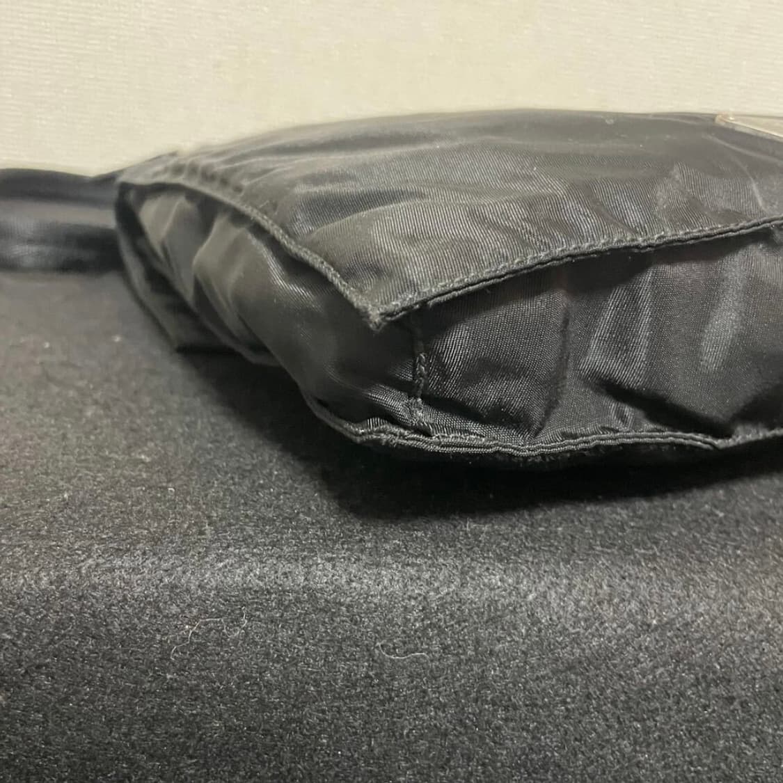 프라다 블랙 포코노 나일론 크로스백 상품이미지5