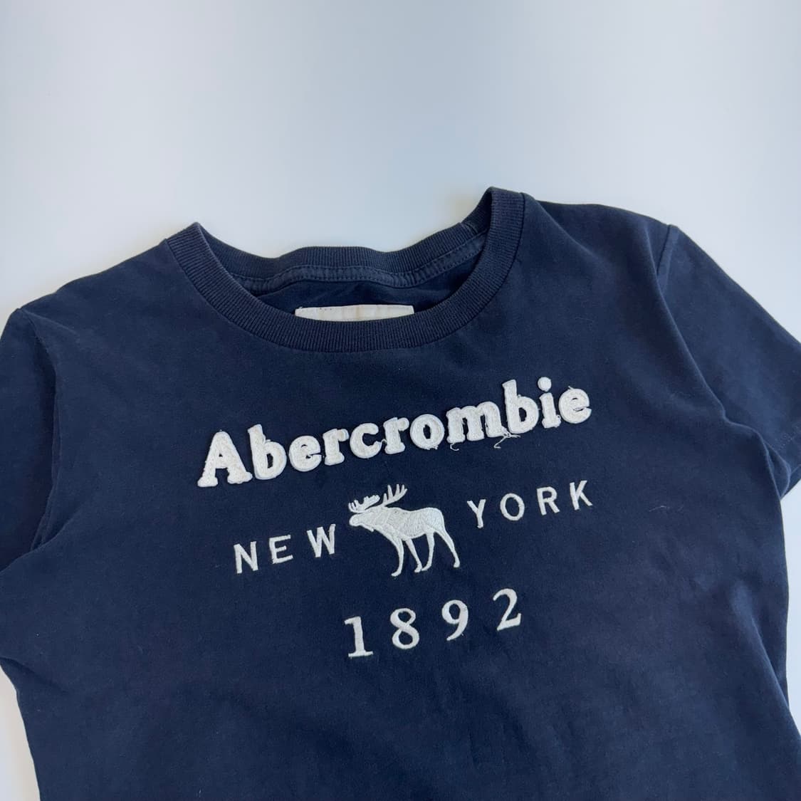 Abercrombie 아베크롬비 스펠아웃 로고 네이비 반팔   상품이미지4