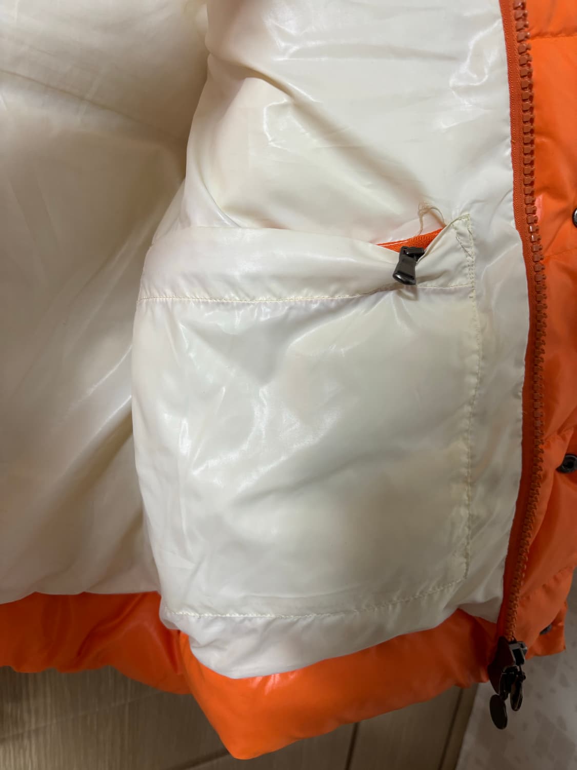 beams 빔즈 유광 다운 패딩 베스트 상품이미지7