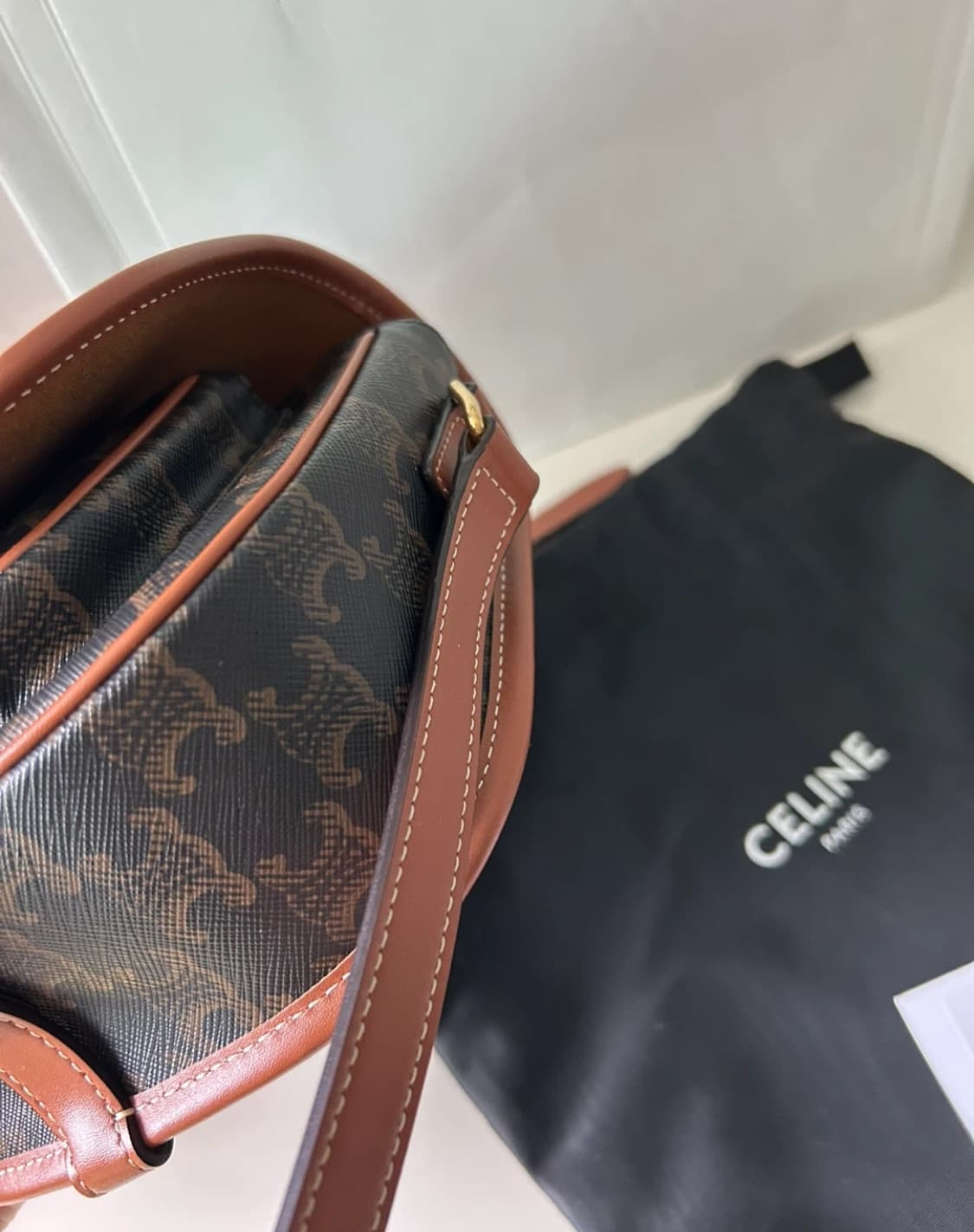 셀린느 트리오페 캔버스 폴코백 상품이미지3