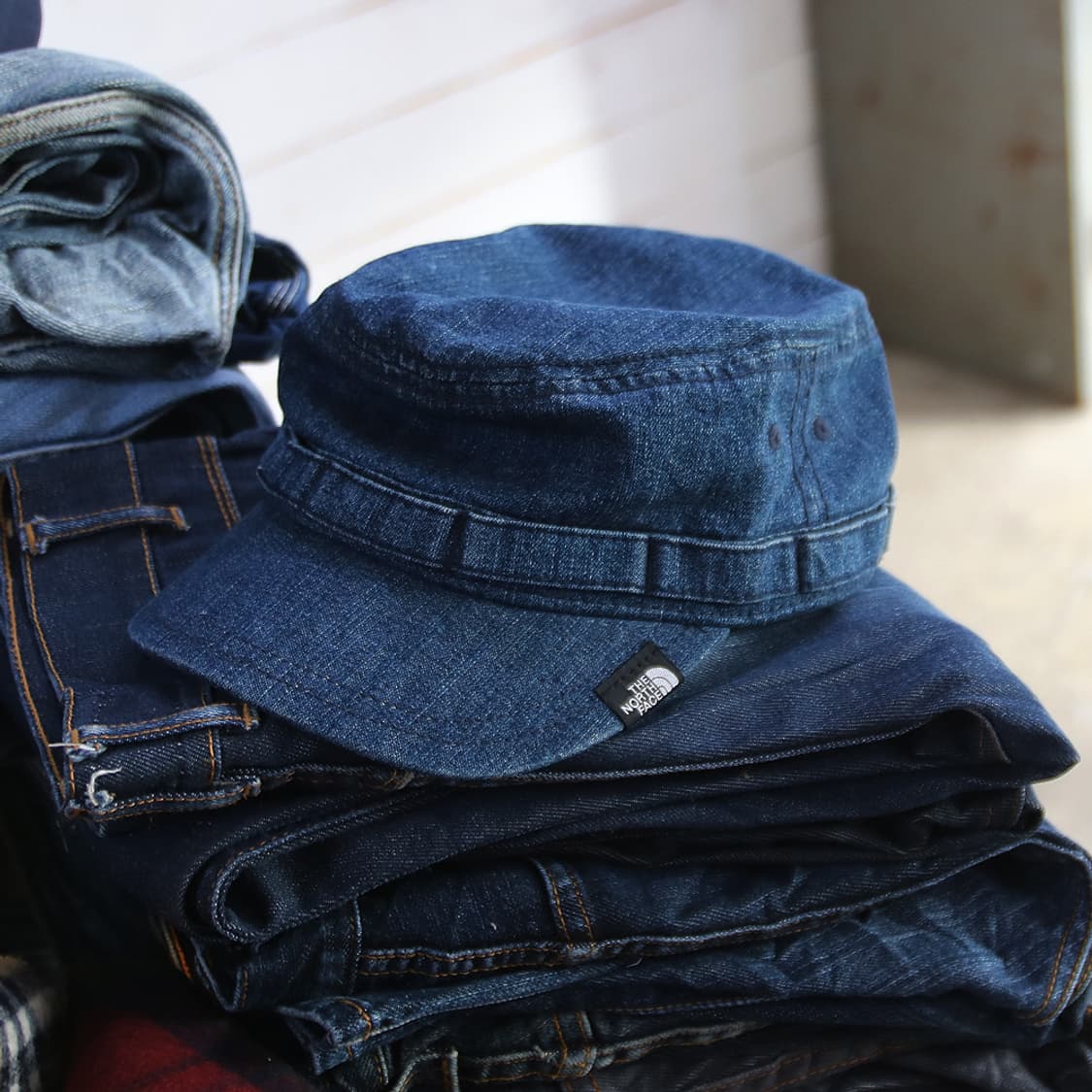 (착용컷) 노스페이스 데님 밀리터리 캡 (L) 상품이미지1