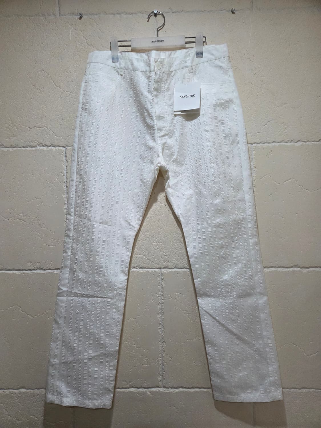 강혁 엠보싱 스트레이트 컷 트라우저 XL 상품이미지1