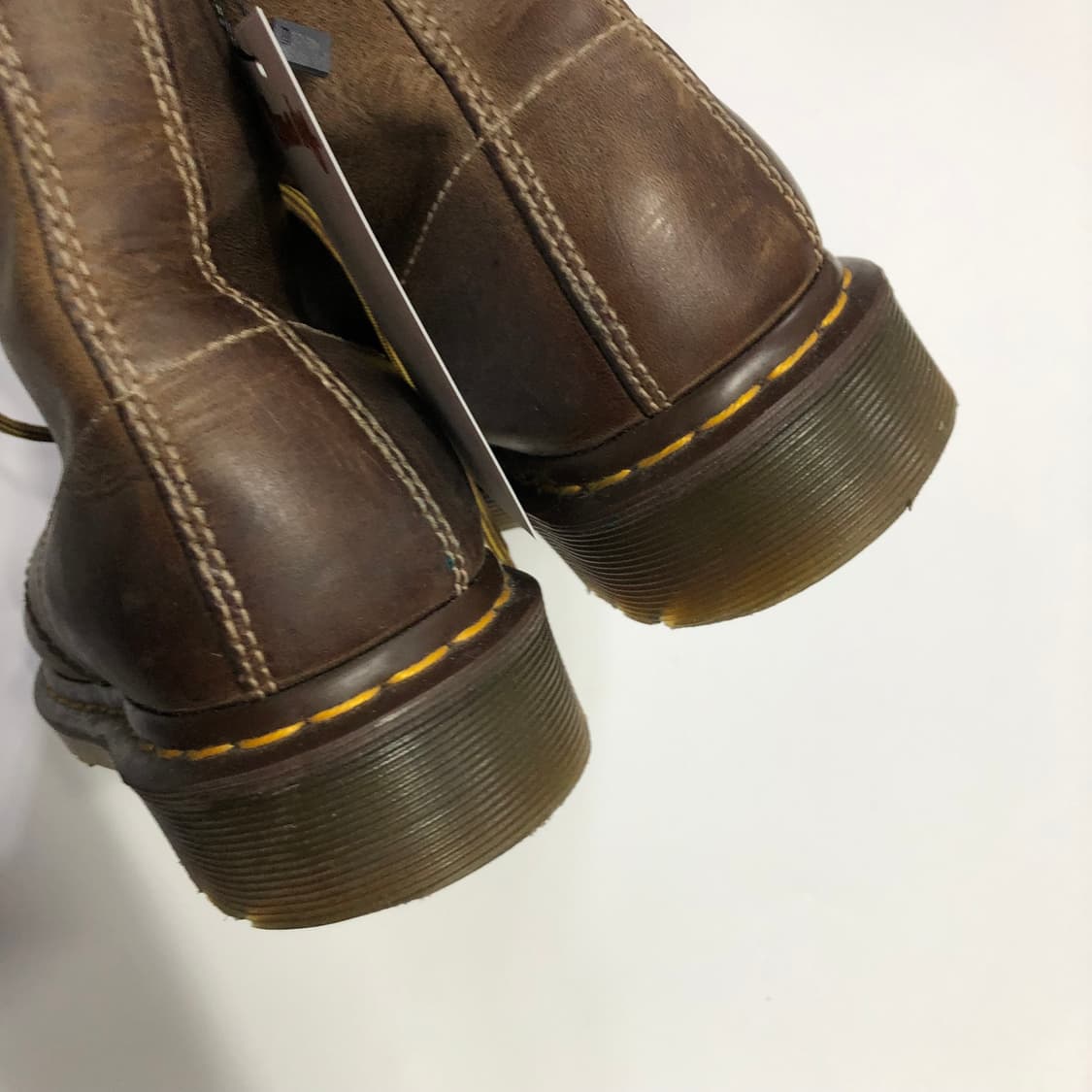 닥터마틴 8홀 에이징 브라운 부츠  상품이미지6
