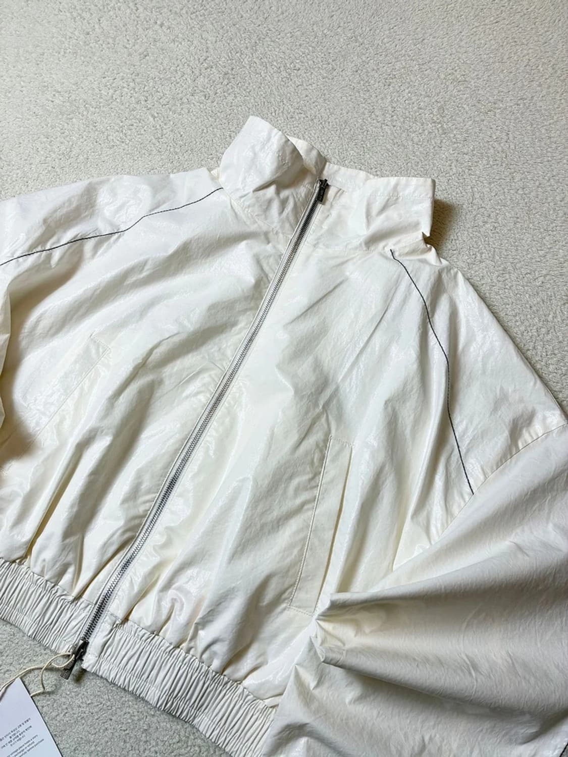 마뗑킴 24FW 로고 코팅 크롭 자켓 PN7618 상품이미지4