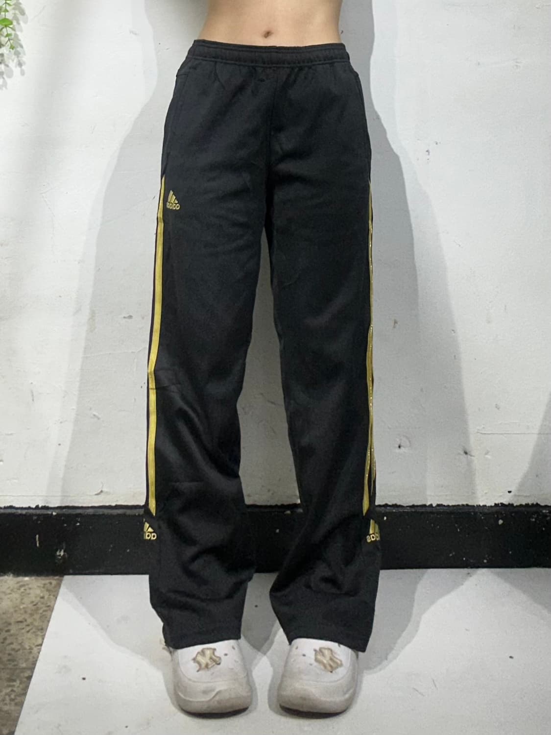 아디다스 블랙 골드 삼선 와이드 팬츠 L 상품이미지2
