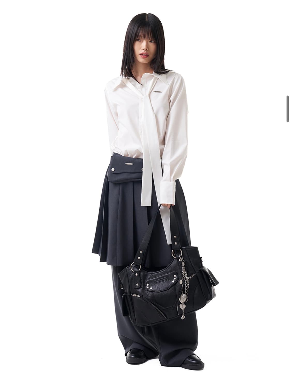 이우가마카라스 스터디드 레더 숄더백 블랙 상품이미지5