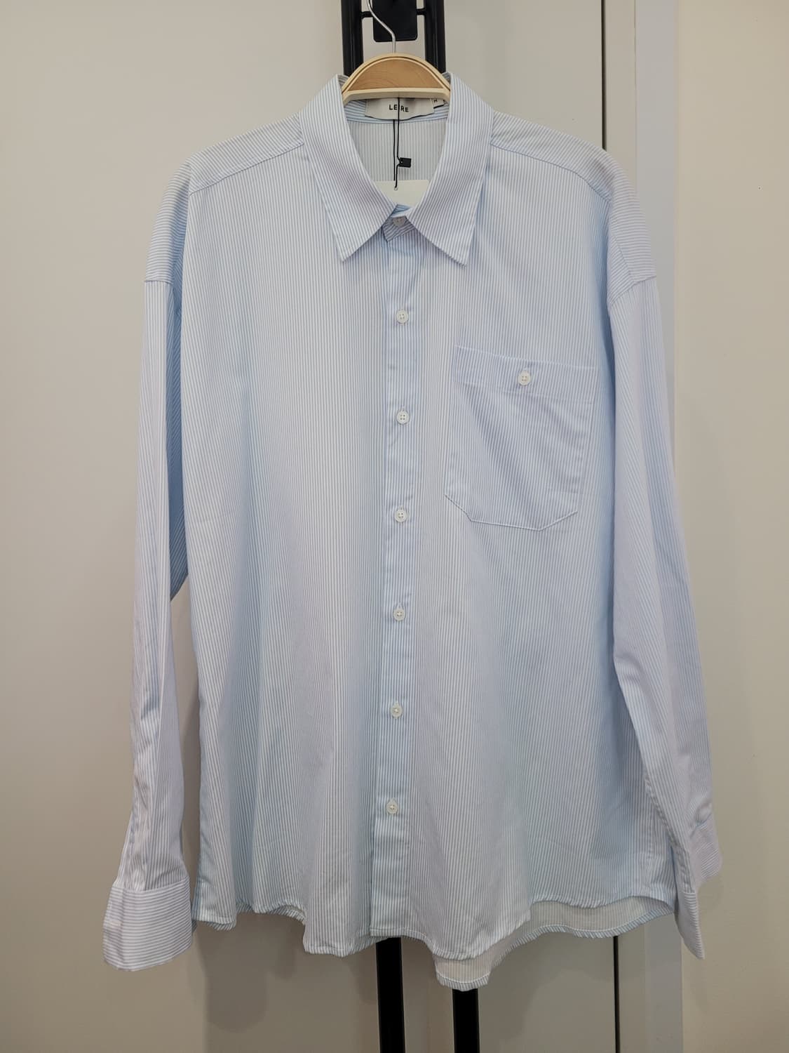 르아르 LEIRE 블루 스트라이프 셔츠 남성용 오버사이즈 택달린새제품 상품이미지1