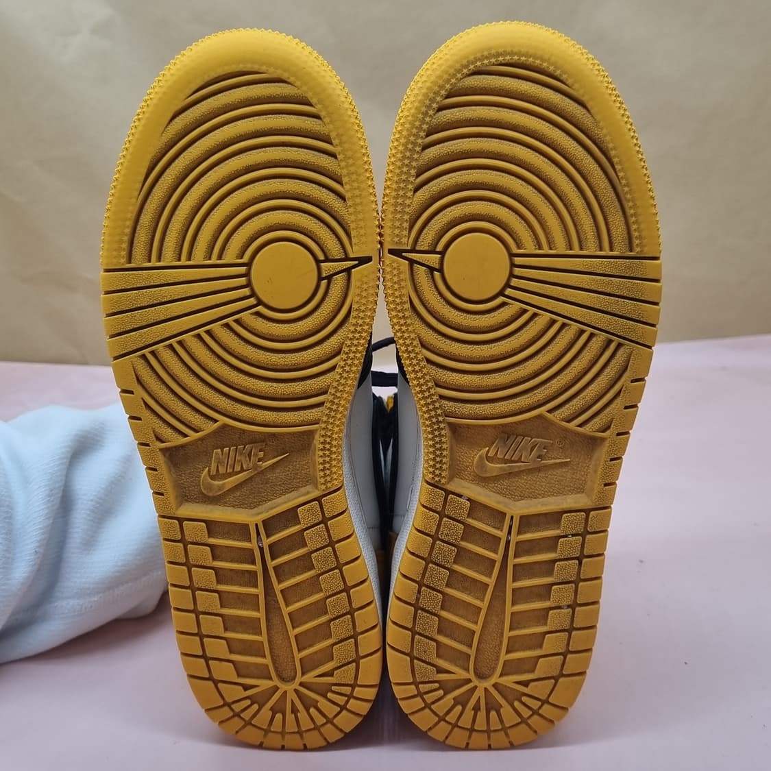 나이키 에어 조던 1 레트로 아동미드235 상품이미지3