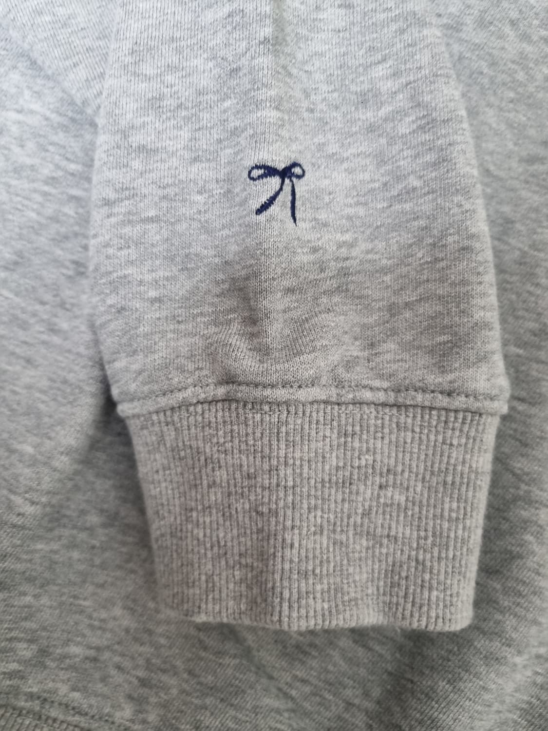 아비에무아 리본 브이넥 맨투맨 상품이미지4