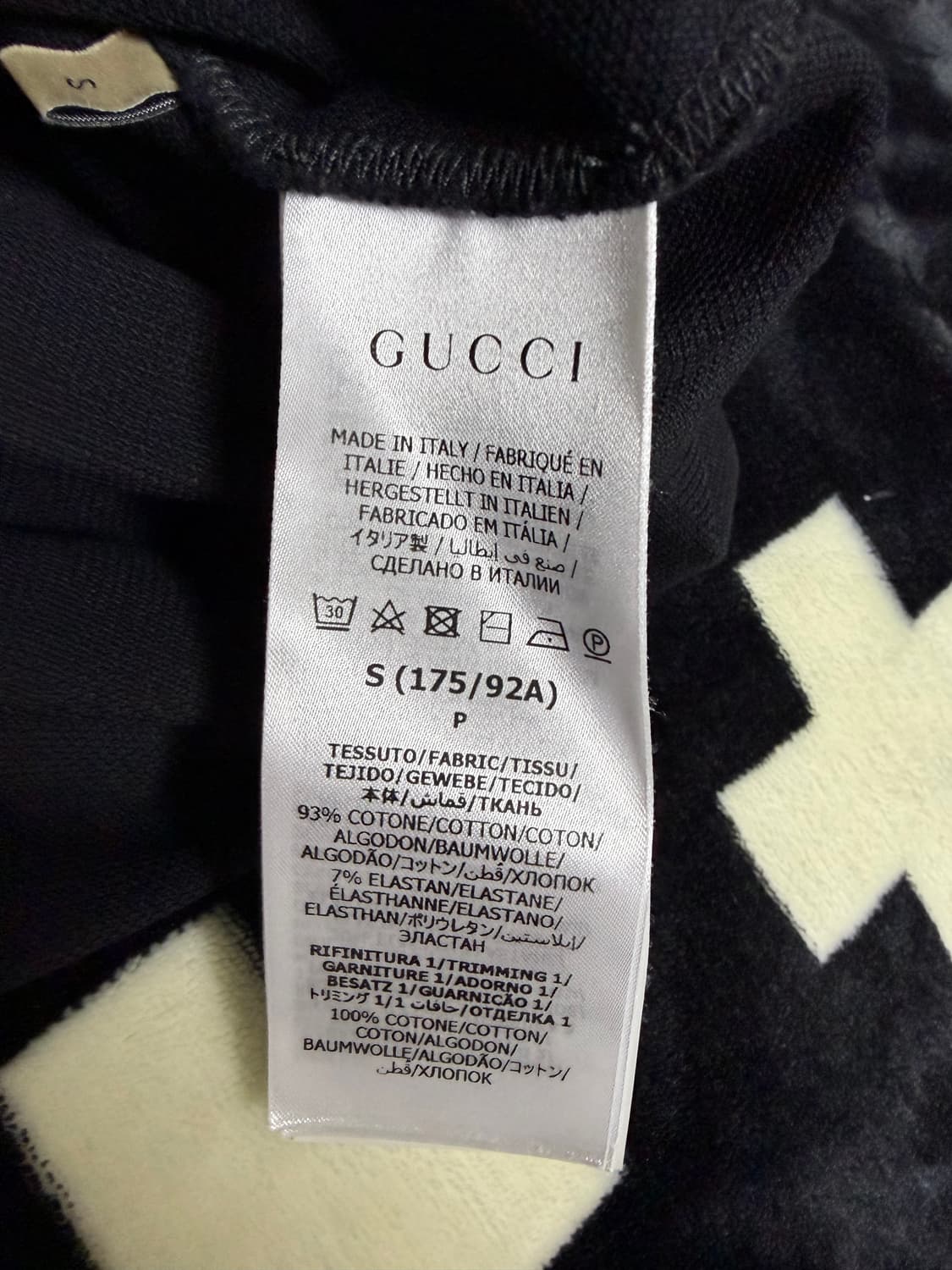 구찌 인터로킹 로고 카라티 블랙 상품이미지3