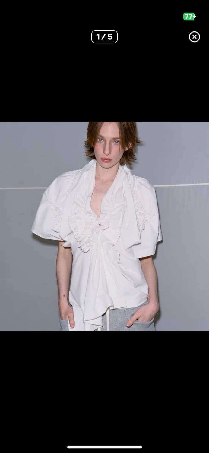 (구매, 구해요) BOLD italic 화이트 셔링 백리스 블라우스 상품이미지1